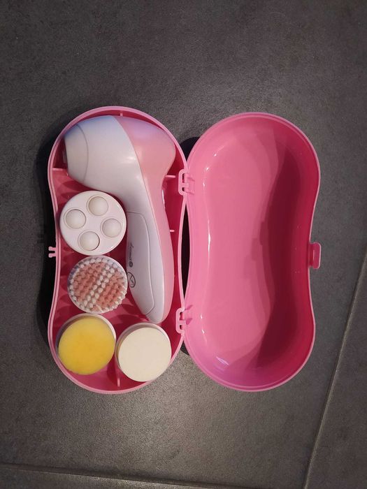 Szczoteczka do twarzy Łucznik - Oddam za 2 musy w tubce