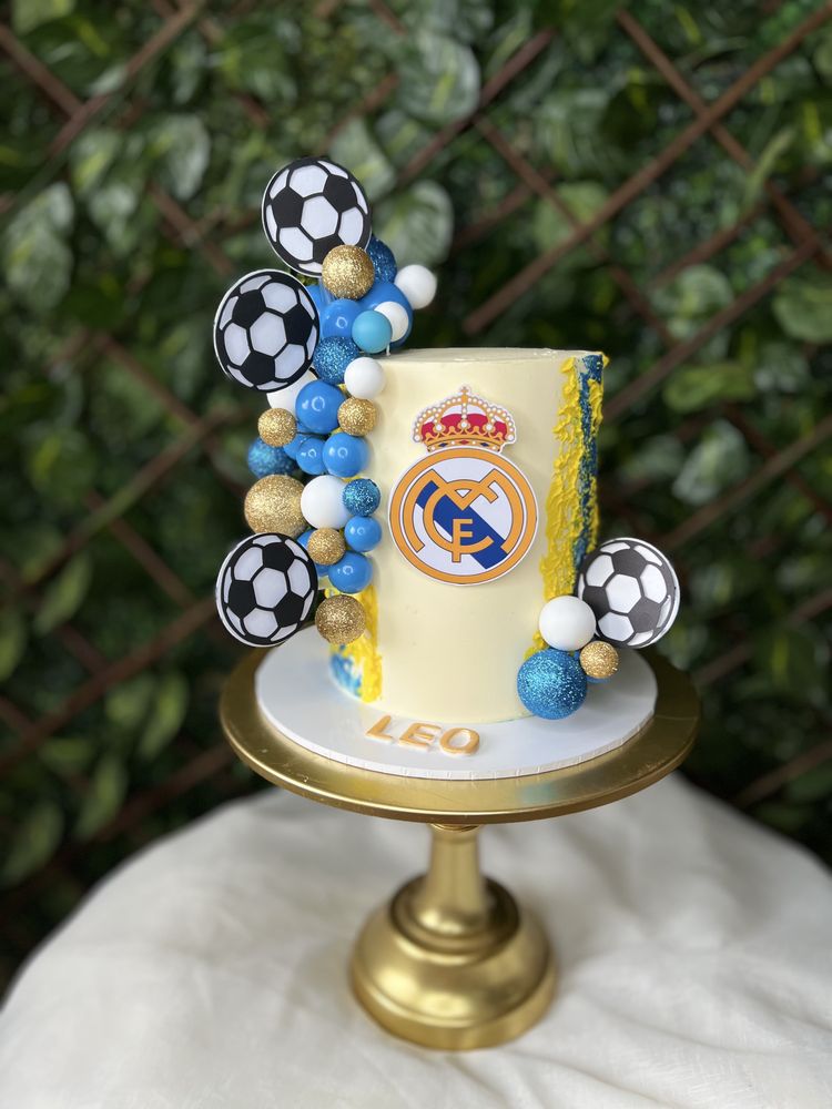 Bolos personalizados , de aniviersario, casamento e muito mais…