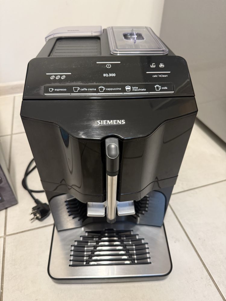 Ekspres do kawy Siemens EQ.300