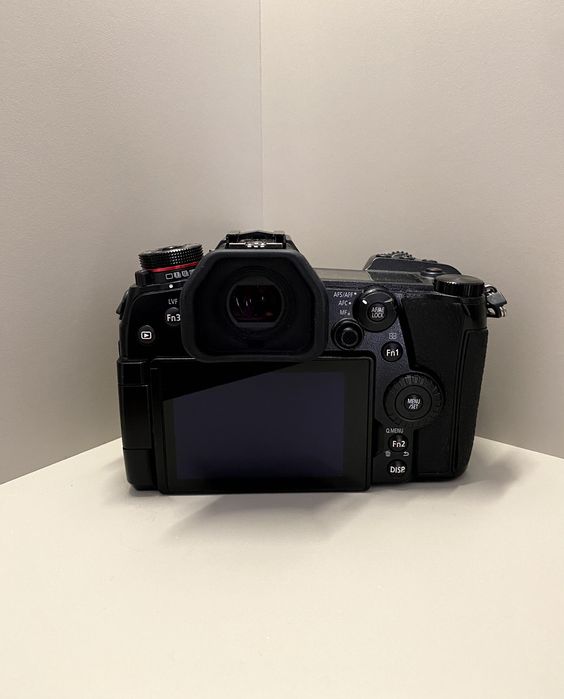 Panasonic Lumix DC-G9 + комплект