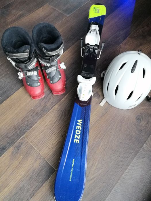 Sprzęt narciarski dla dziecka 6-9 lat (narty, wiązania, buty, kask)