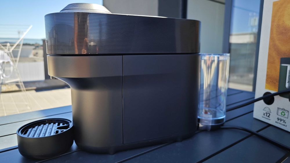 Maquina de café Nespresso Vertuo Pop nova