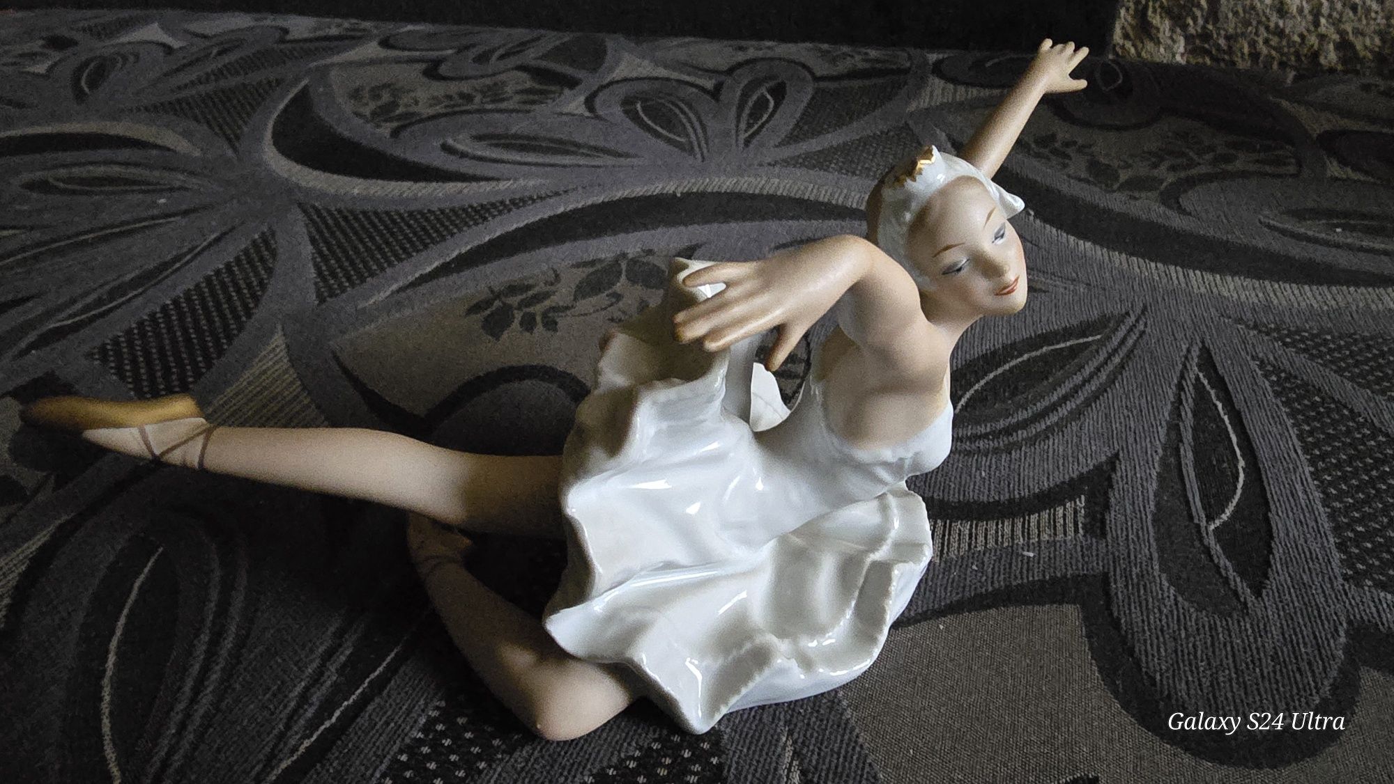 Stara sygnowana porcelana baletnica
