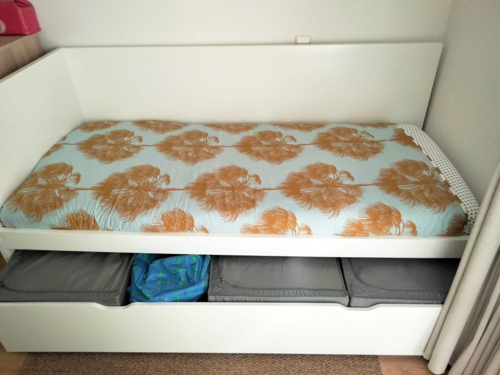 Cama solteiro com gavetão IKea