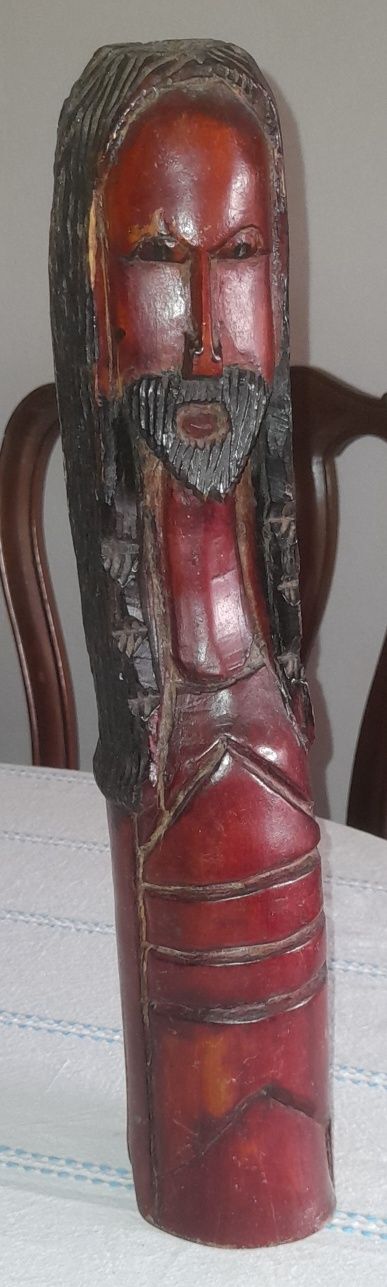 Busto em madeira