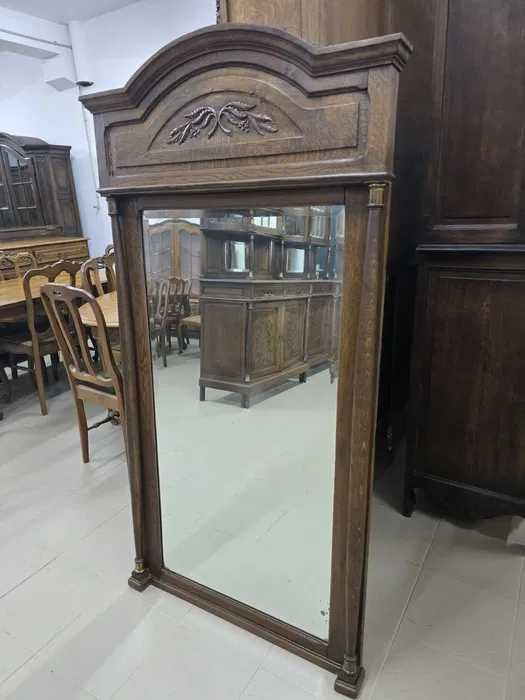 Lustro w stylu klasycznym z drewnianą ramą