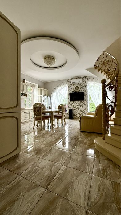 Будинок у нагірній частині міста, район ресторану «Armenia»