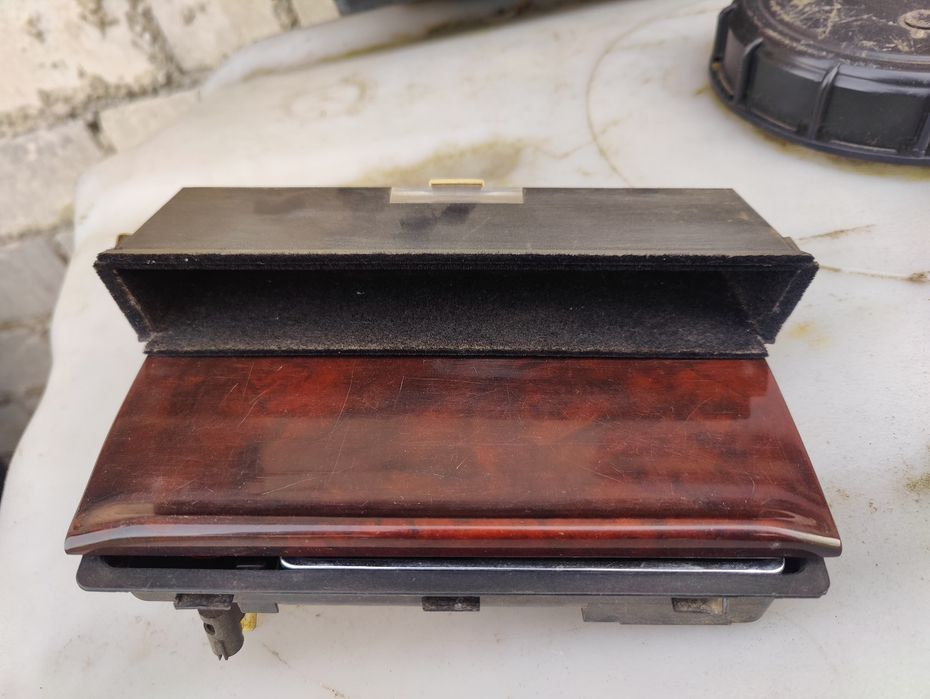 Audi A8 D2 popielniczka zapalniczka schowek