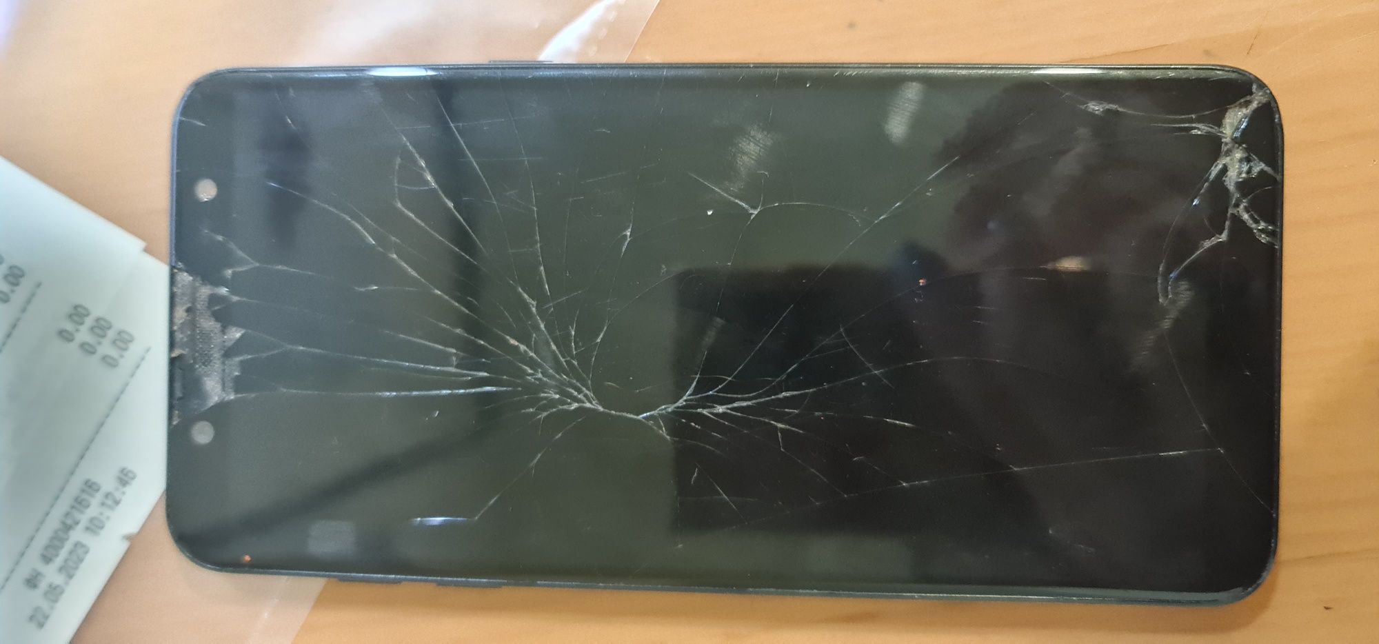 Продам телефон с разбитым экраном