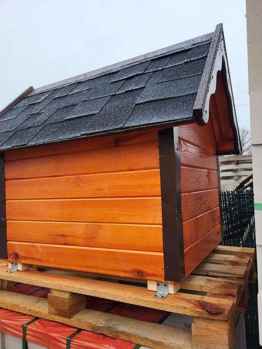 Будка для собак з деревини