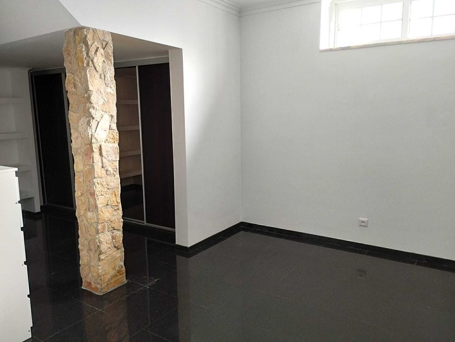 Quarto para arrendar em Carcavelos