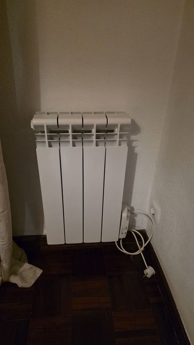 Aquecedor a óleo DeLonghi City700 p/parede