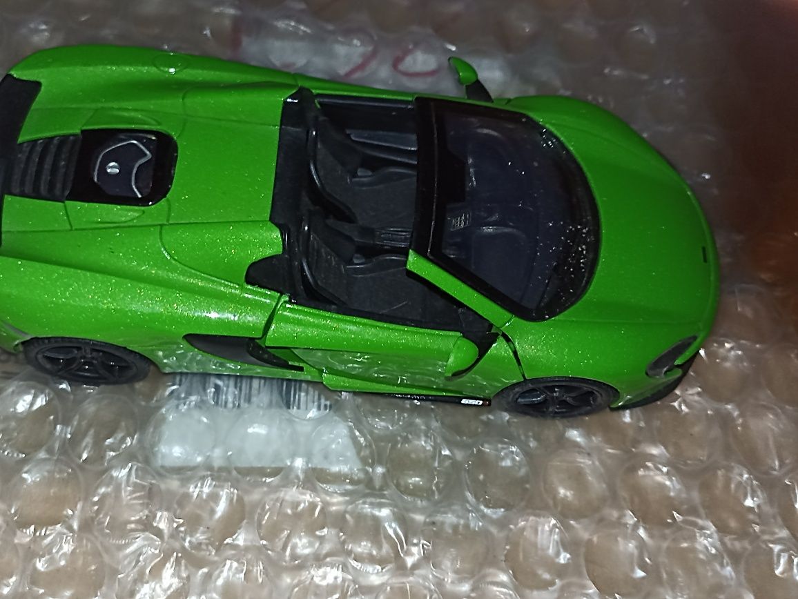 Model  motormax  McLaren 650S Spider 1 gren 1:24
(6)