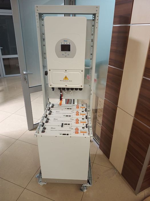 Стійка під акумулятори та інвертор Deye на колесах