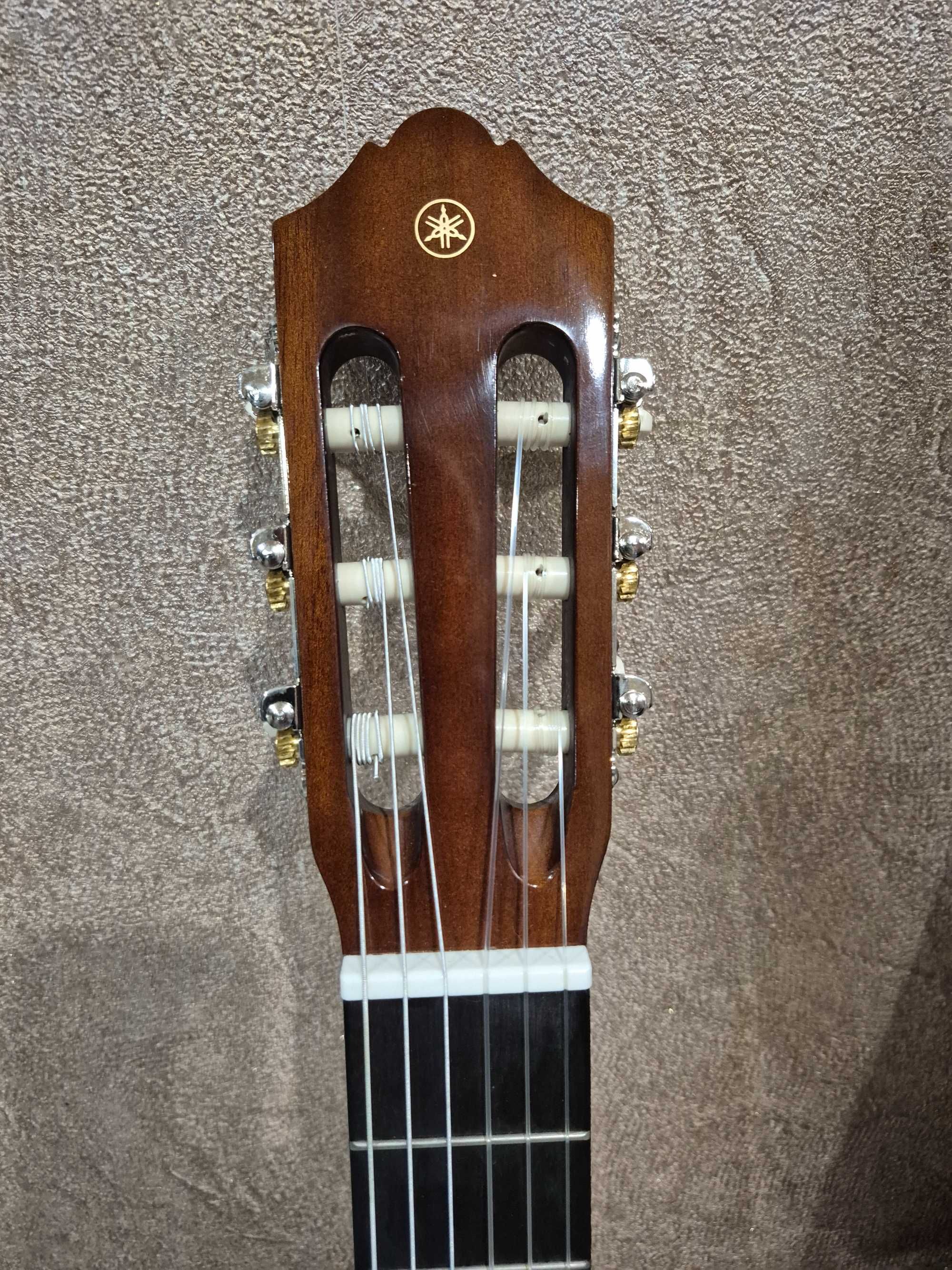 Гитара YAMAHA C-40