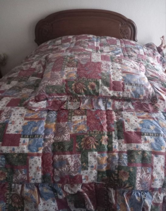 Edredão com 2 almofadas