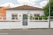 Moradia T2 isolada com jardim e árvores de fruto – Para quem privil...