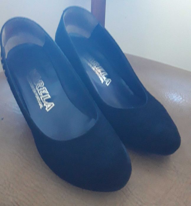 sapatos pretos de senhora