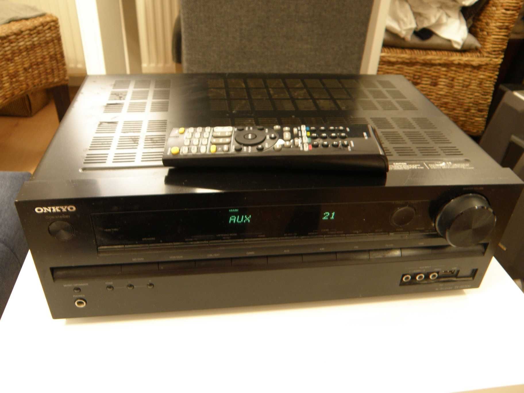 Amplituner AV Onkyo
TX-SR309