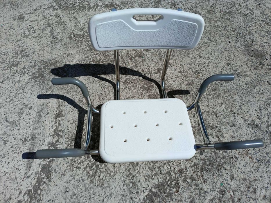 Сидение для ванной со спинкой ( для пожилых людей , инвалидов)