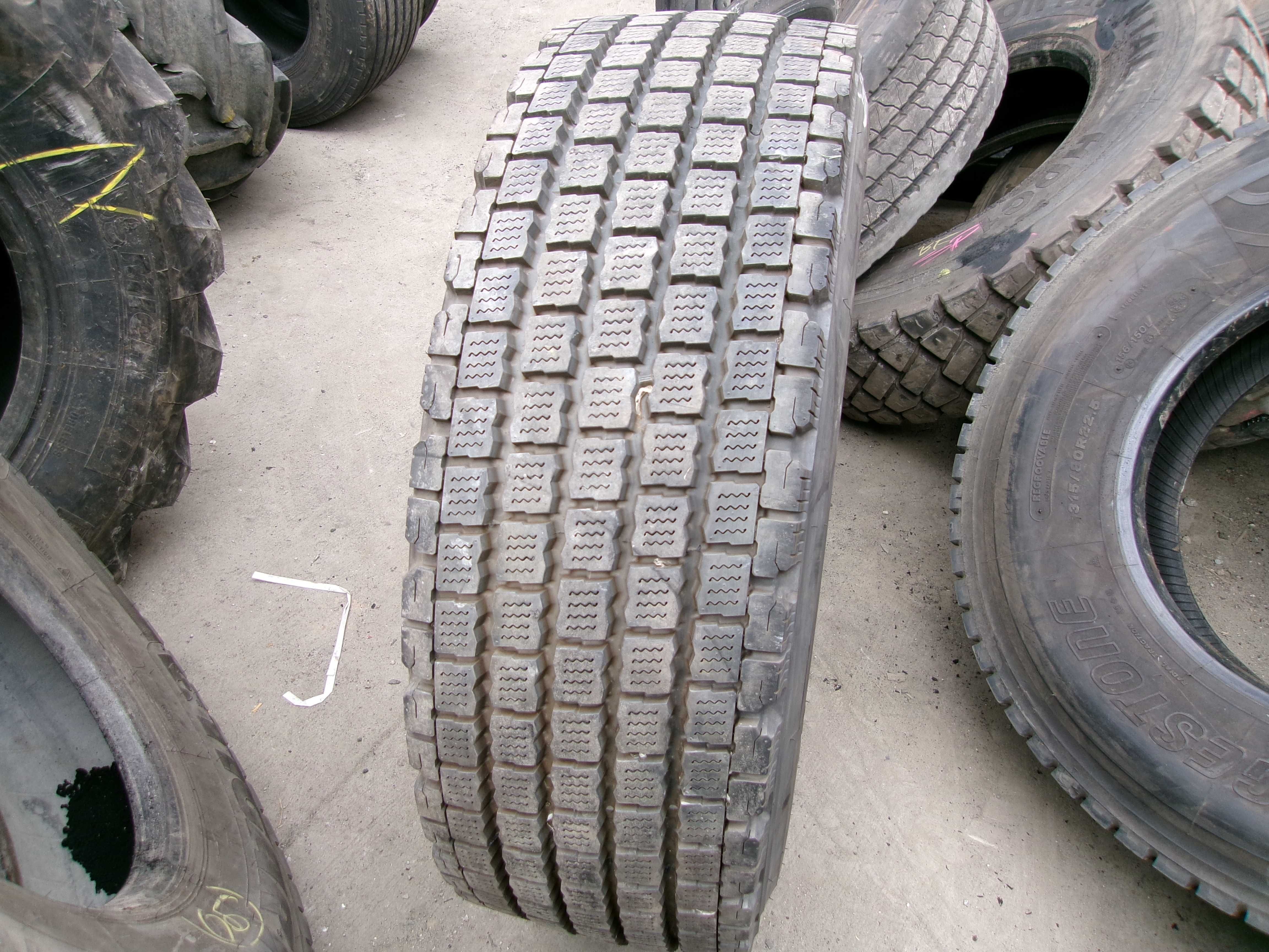 Opona 315/70R22.5 BRIDGESTONE RW-DRIVE 001 (1070 netto)