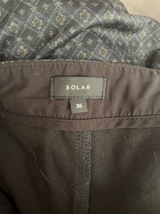 Spodnie z nadrukiem.