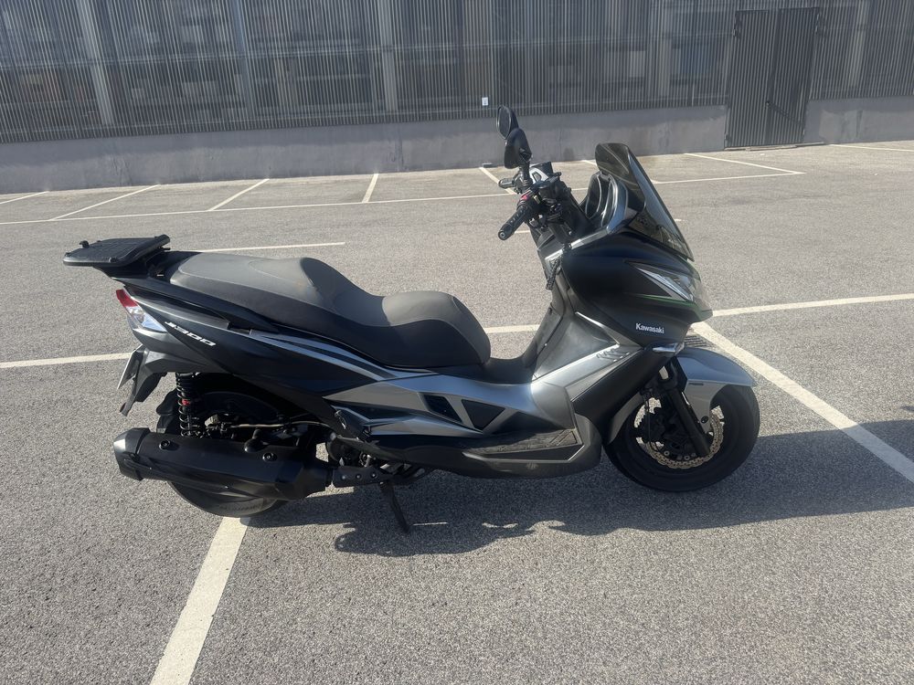 Kawasaki J300 maxiscoter