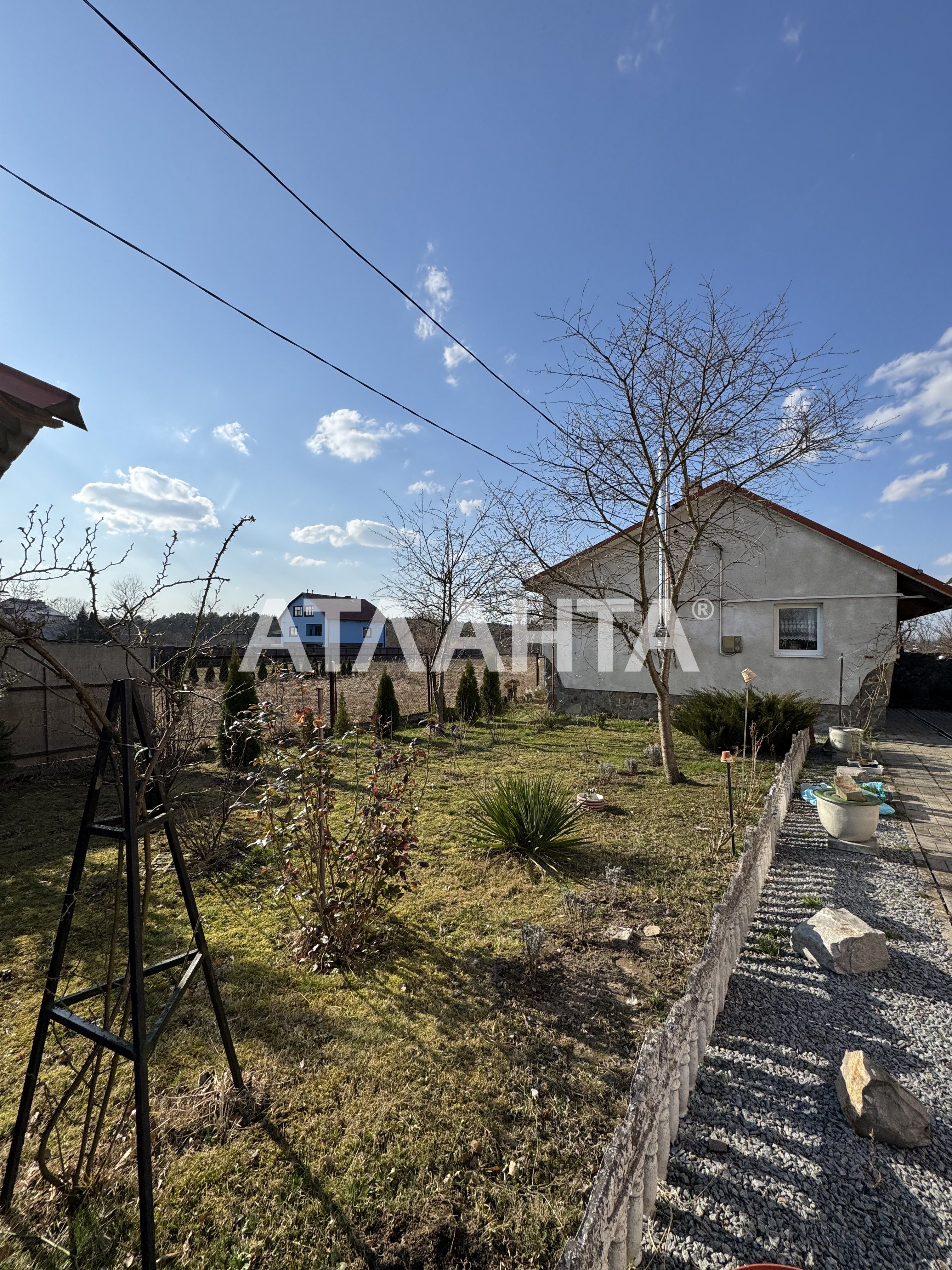 Продається  будинок близько Львова.