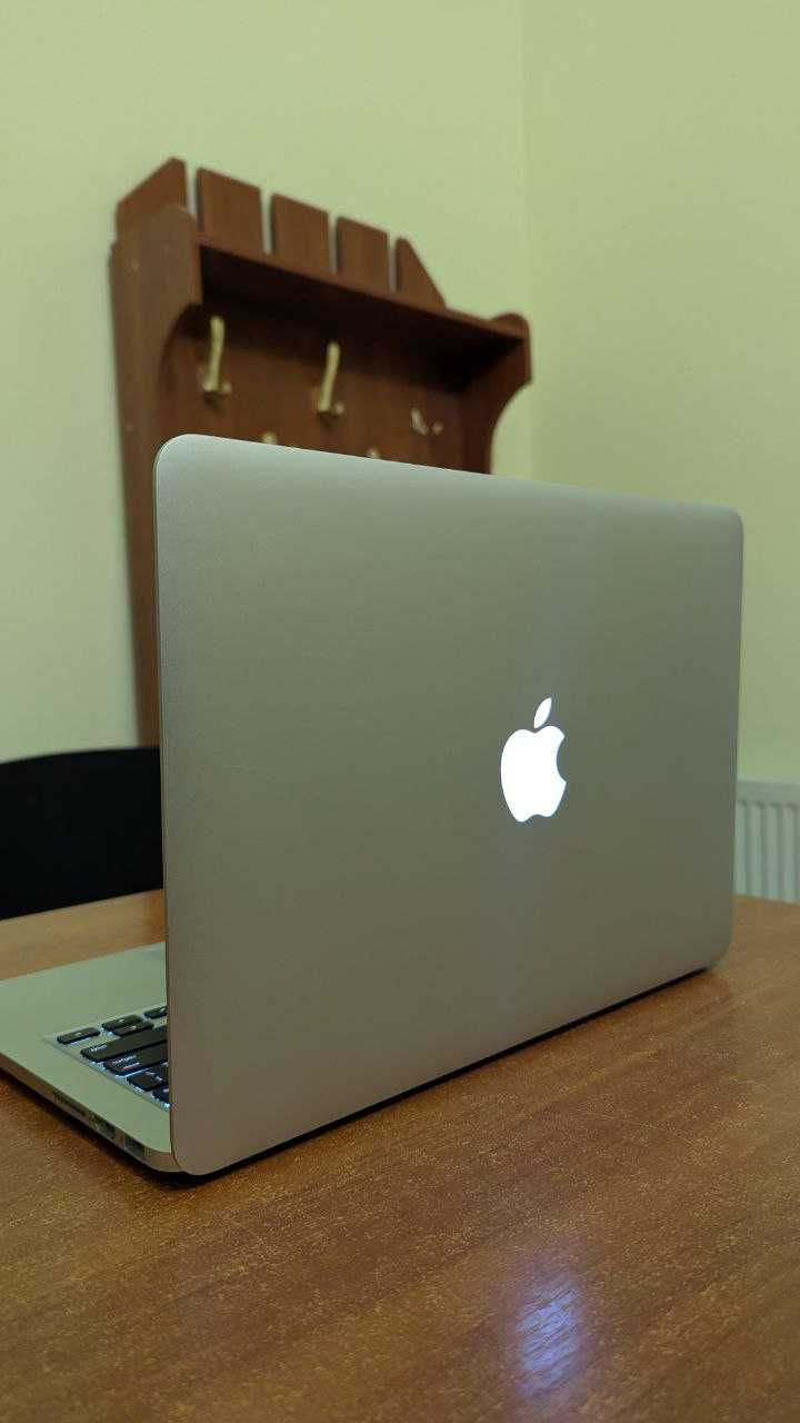 MacBook Pro 13 Silver 2015 i5/8 gb/256 gb