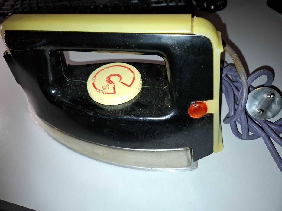 Абсолютно новый электроутюг "Электробытприбор" в заводской упаковке