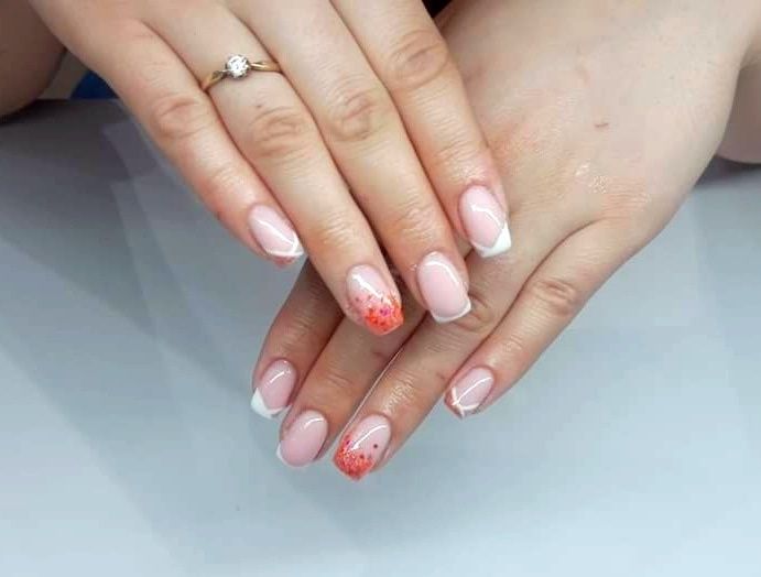 Modelka na manicure/stylizacja paznokci