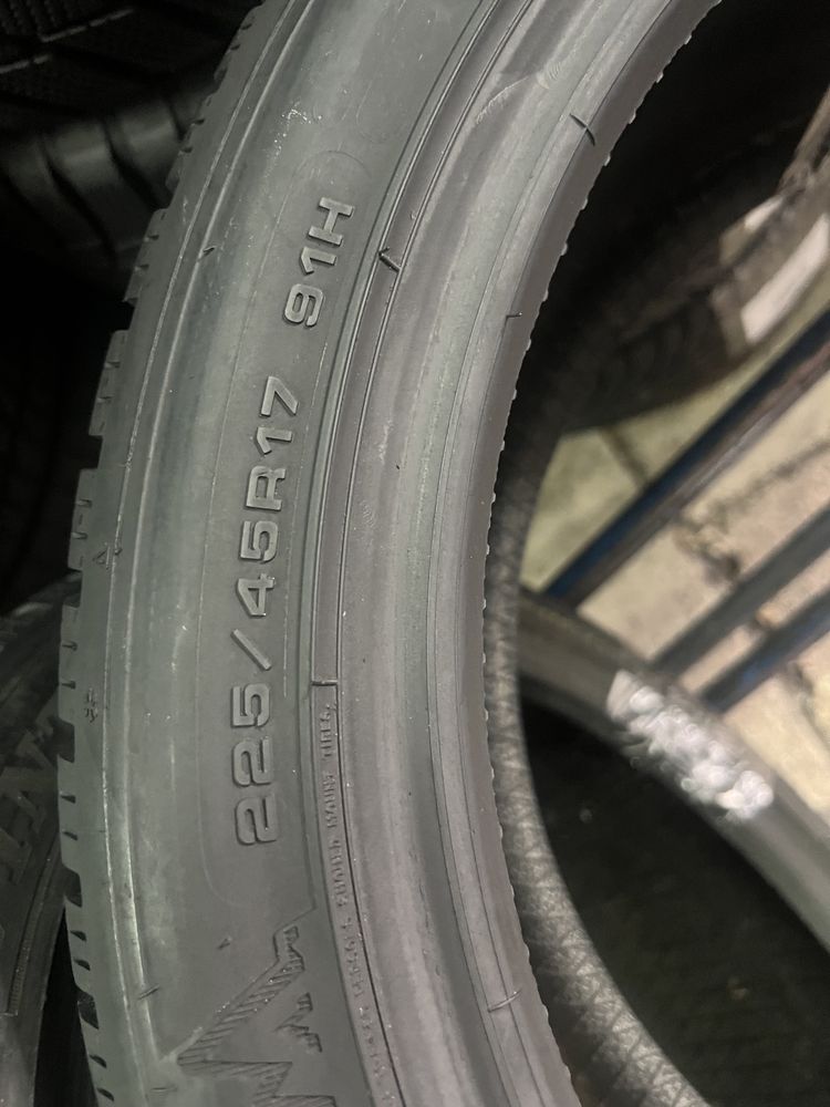 225/45/17 Dunlop SP WinterSport 5 4шт зима