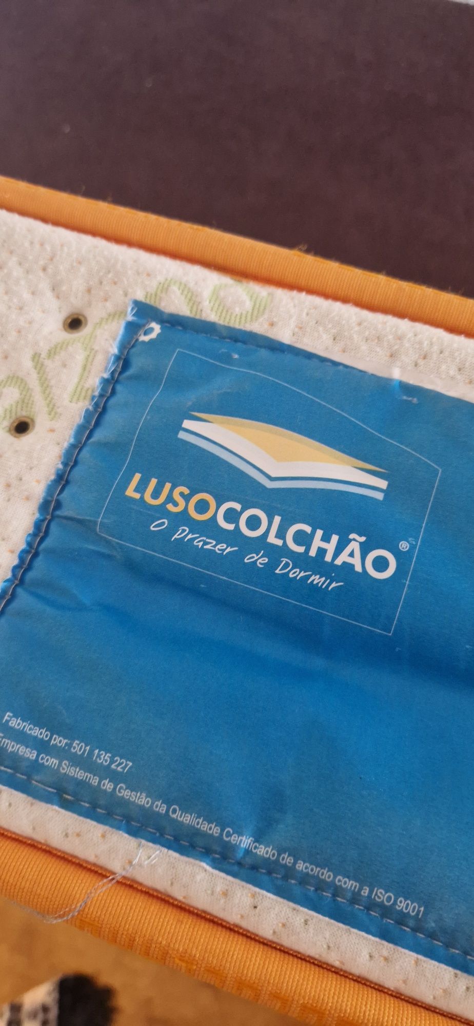 Cama somier de madeira com colchão (como novo)