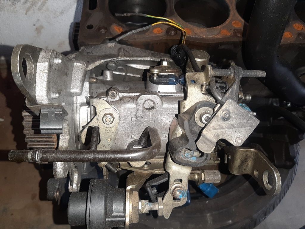 Bloco  de motor c/bomba injectora Peugeot Partner 1.9D