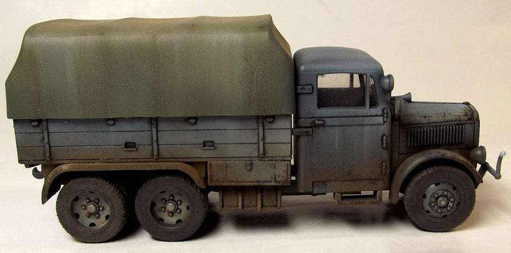Niemiecka ciężarówka z plandeką do sklejenia i malowania 1/72 - 030