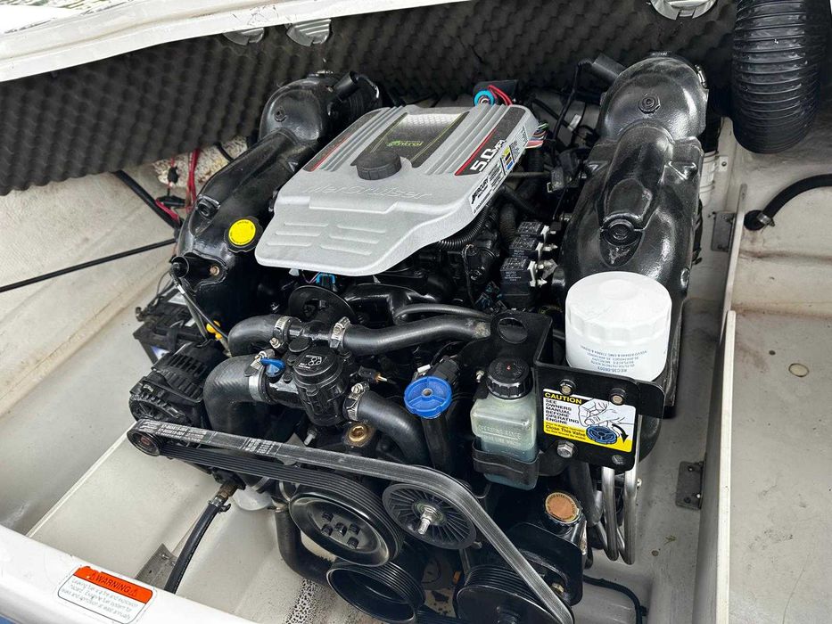 Motorówka Tahoe Q8 do sportów wodnych