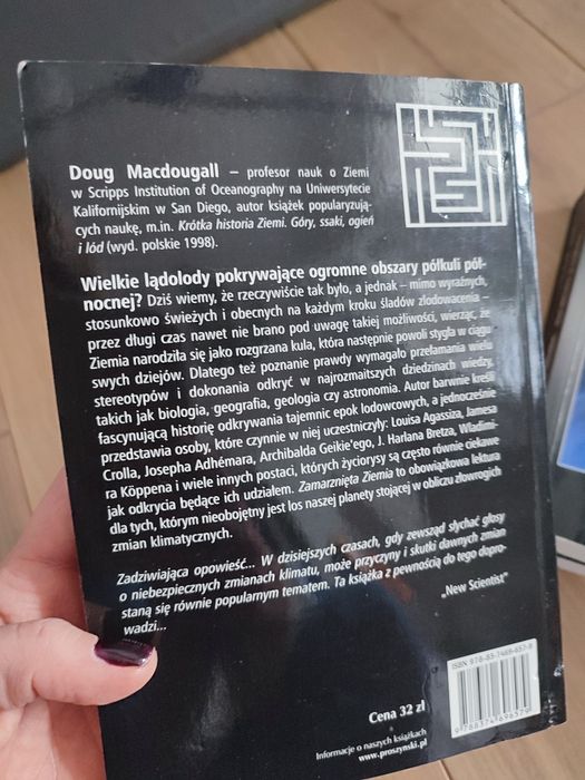 Zamarznięta Ziemia książka 

Doug Macdougall