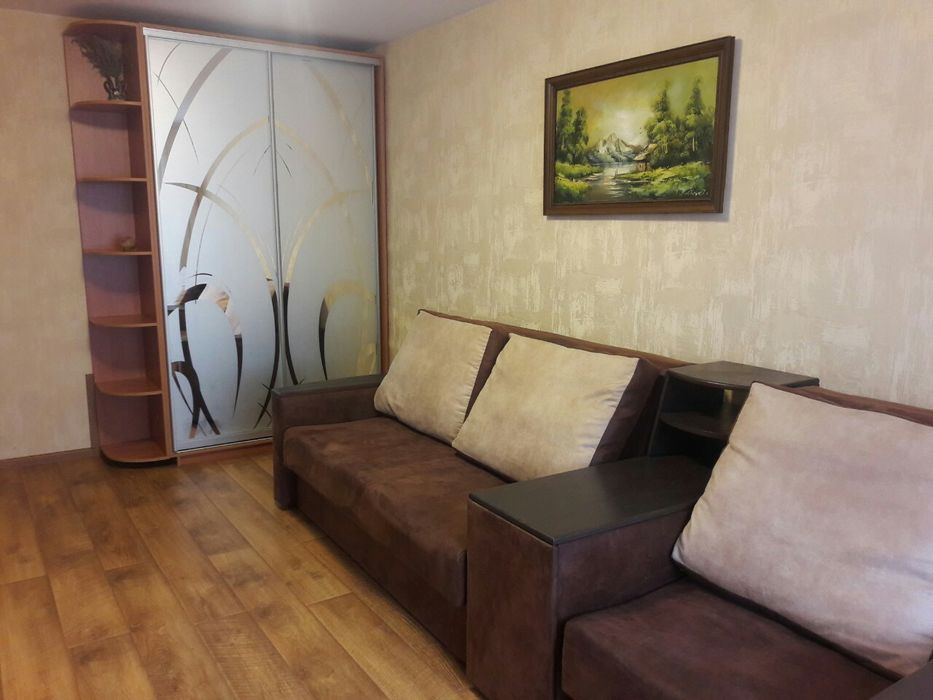 2-кімнатна роздільна м.Деміївська 4 хв.