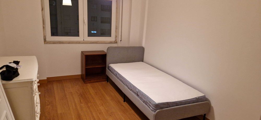 Quarto individual no Infantado, Loures