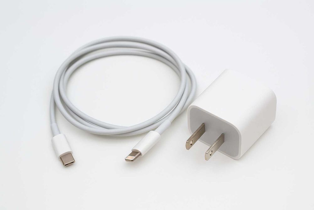 Ładowarka Apple USB-C 20W (wtyczka USA) + Przewód USB-C na Lightning