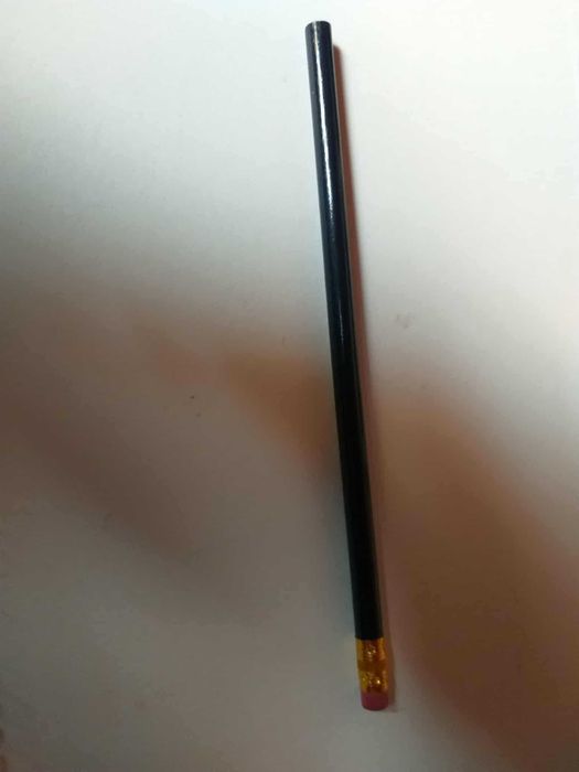 Lápis com borracha incorporada