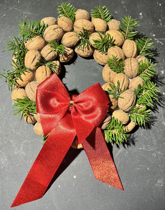 Naturalna ozdoba świąteczna z orzechów