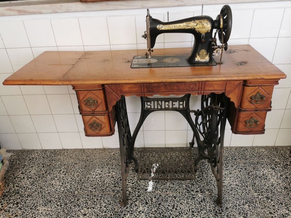Máquina Costura Singer de 1906 c/Móvel