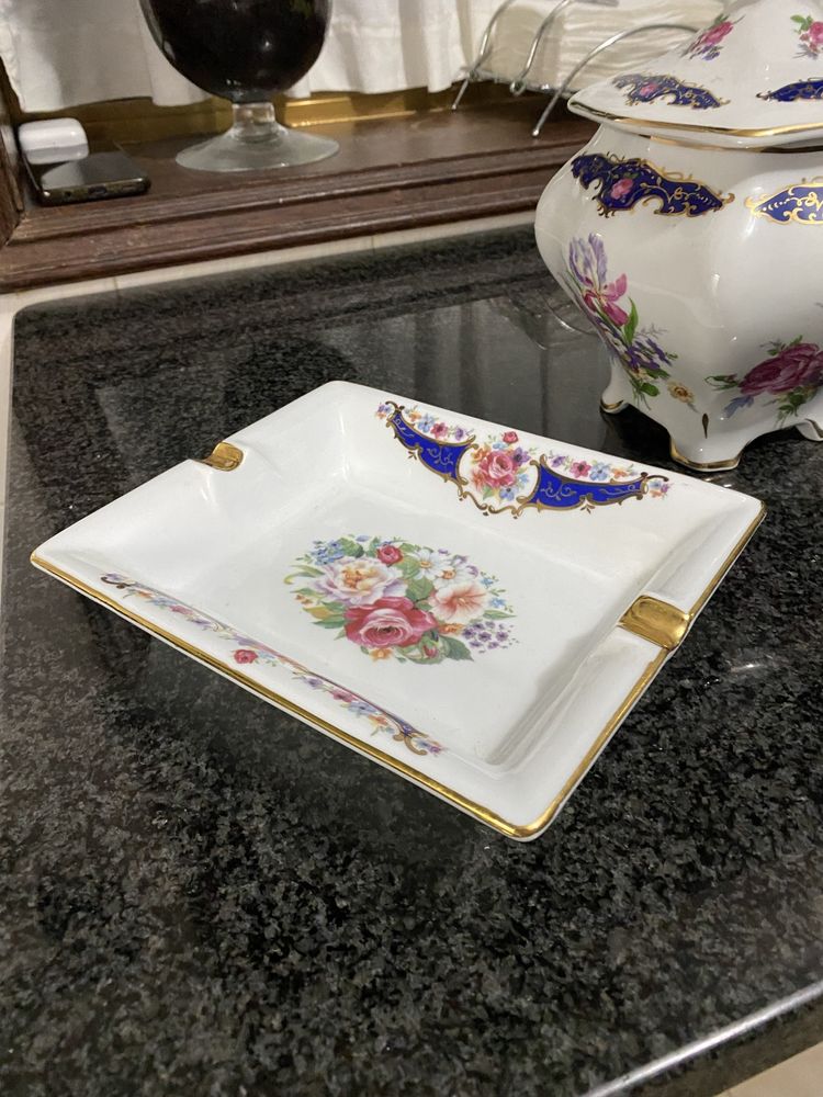 Conjunto de peças decorativas antigas