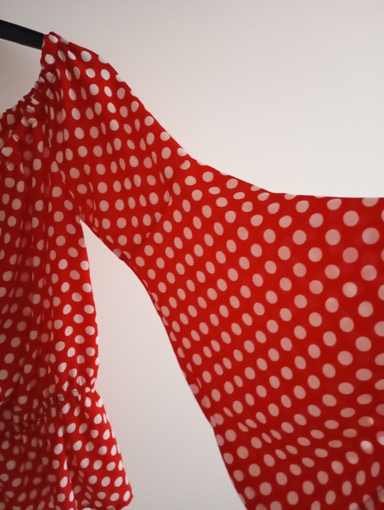 Blusa às bolinhas