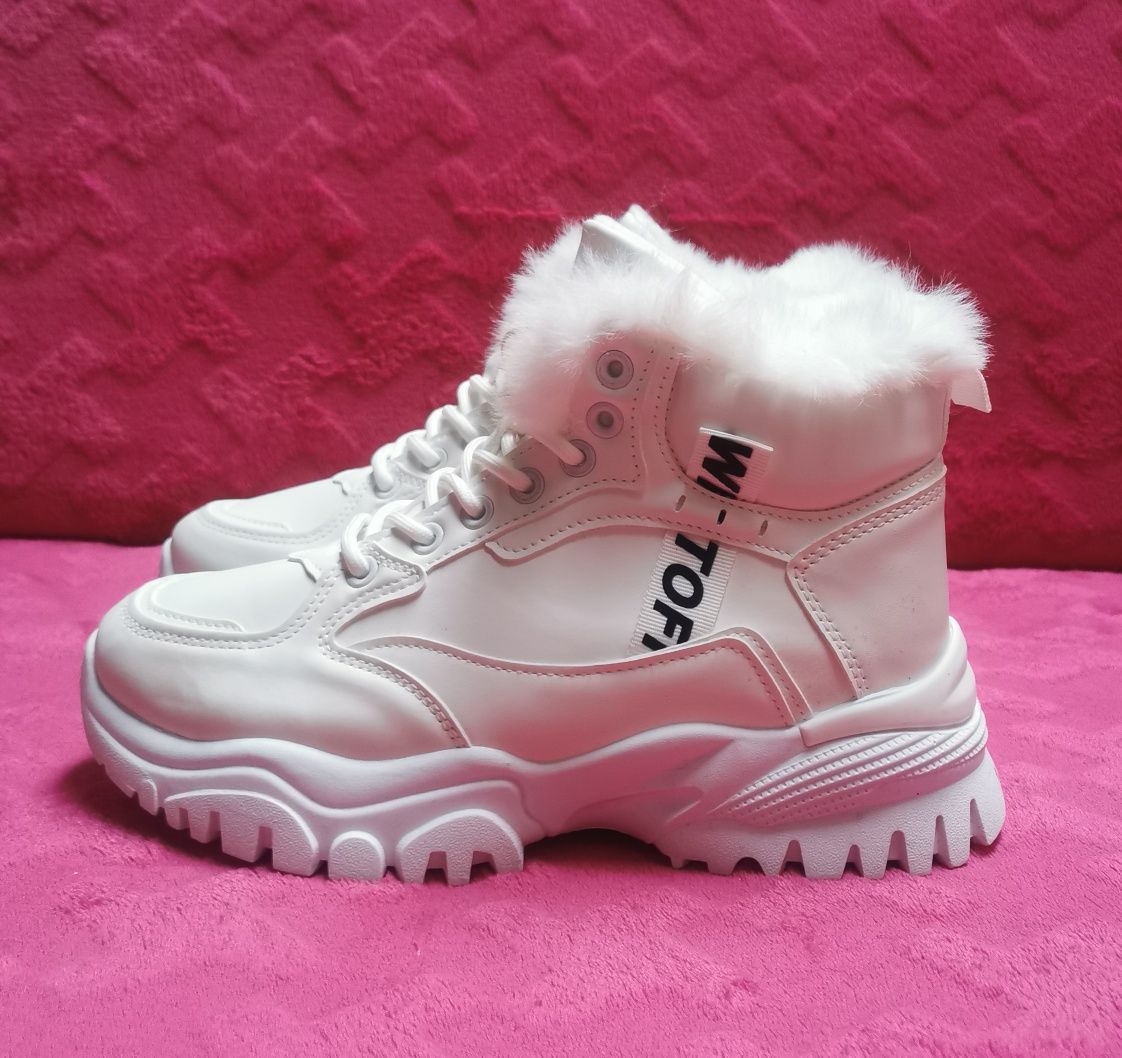 Białe ocieplane buty zimowe sniegowce sneakersy