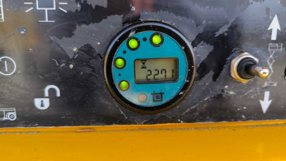 Podnośnik nożycowy Haulotte Compact 8 rok 2011 cena 18500 netto