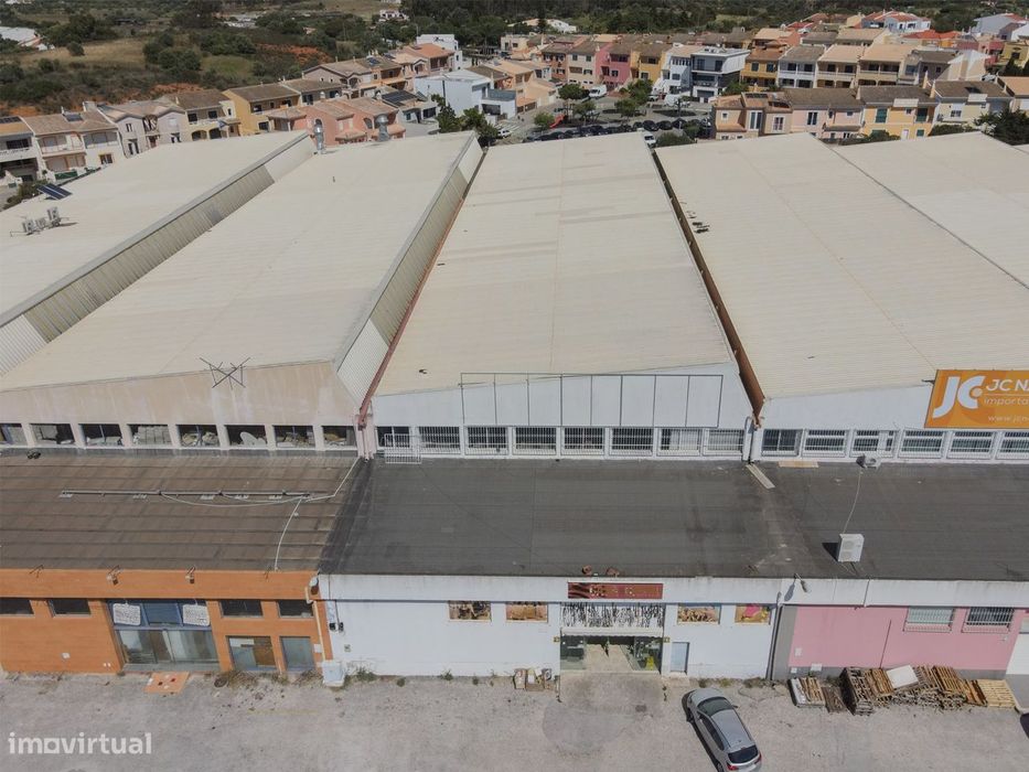 Excelente Armazém de 1100 m² Próximo de Lagos