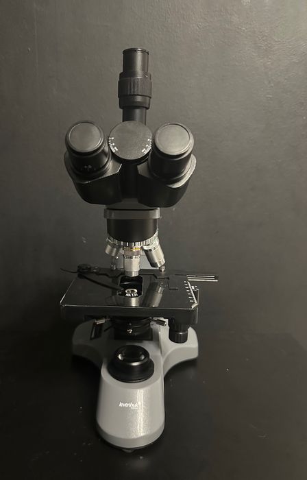 Mikroskop Levenhuk 740T