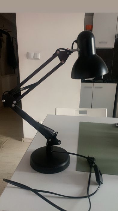 Lampka biurkowa czarna